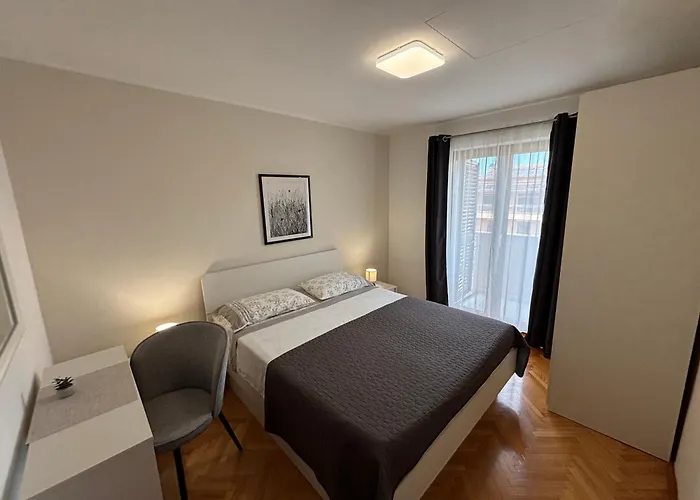 Quiet Apartment-Free Parking