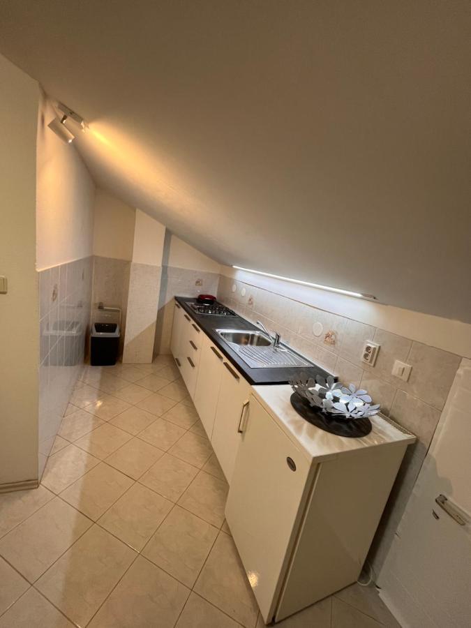 Quiet Apartment-Free Parking *