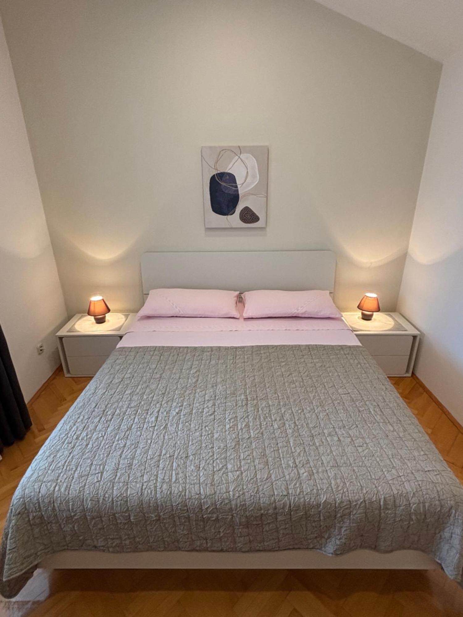 Quiet Apartment-Free Parking *