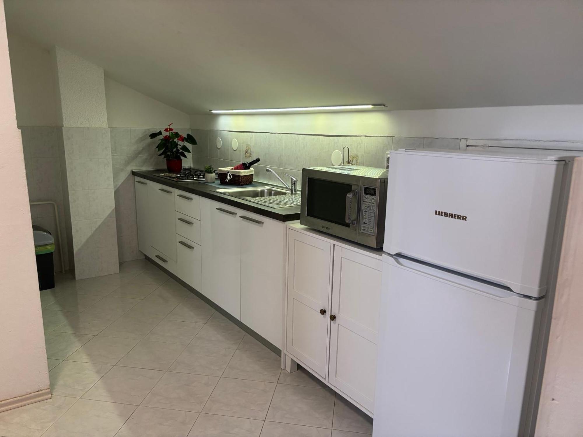 Quiet Apartment-Free Parking *